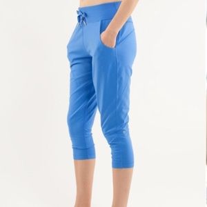 NAVY Lululemon Free Fall Crop